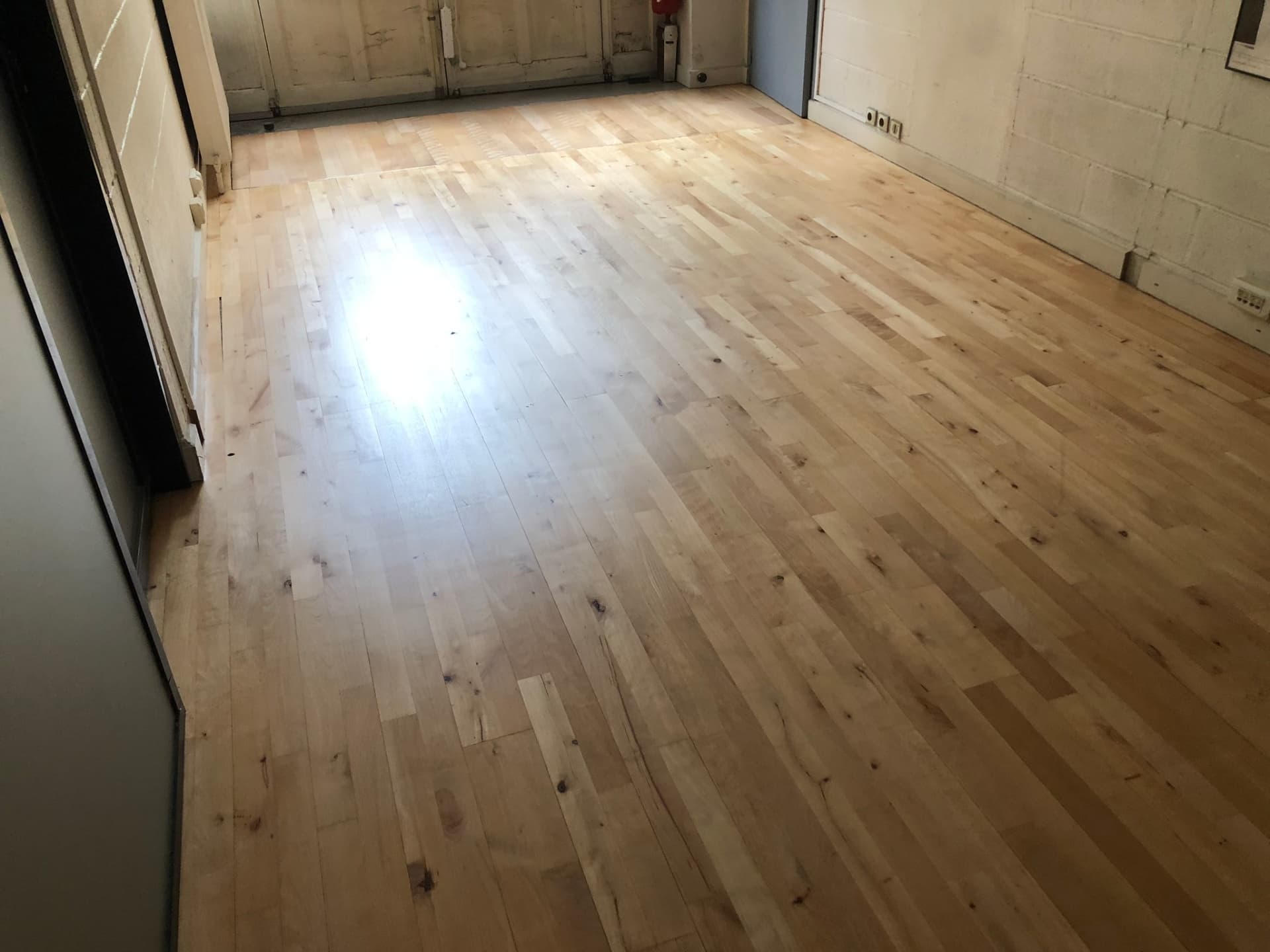 Pon&ccedil;age professionnel parquet massif ch&ecirc;ne &ndash; Standing Travaux